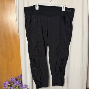 The North Face Black Flash Dry Capri Pants Size XL